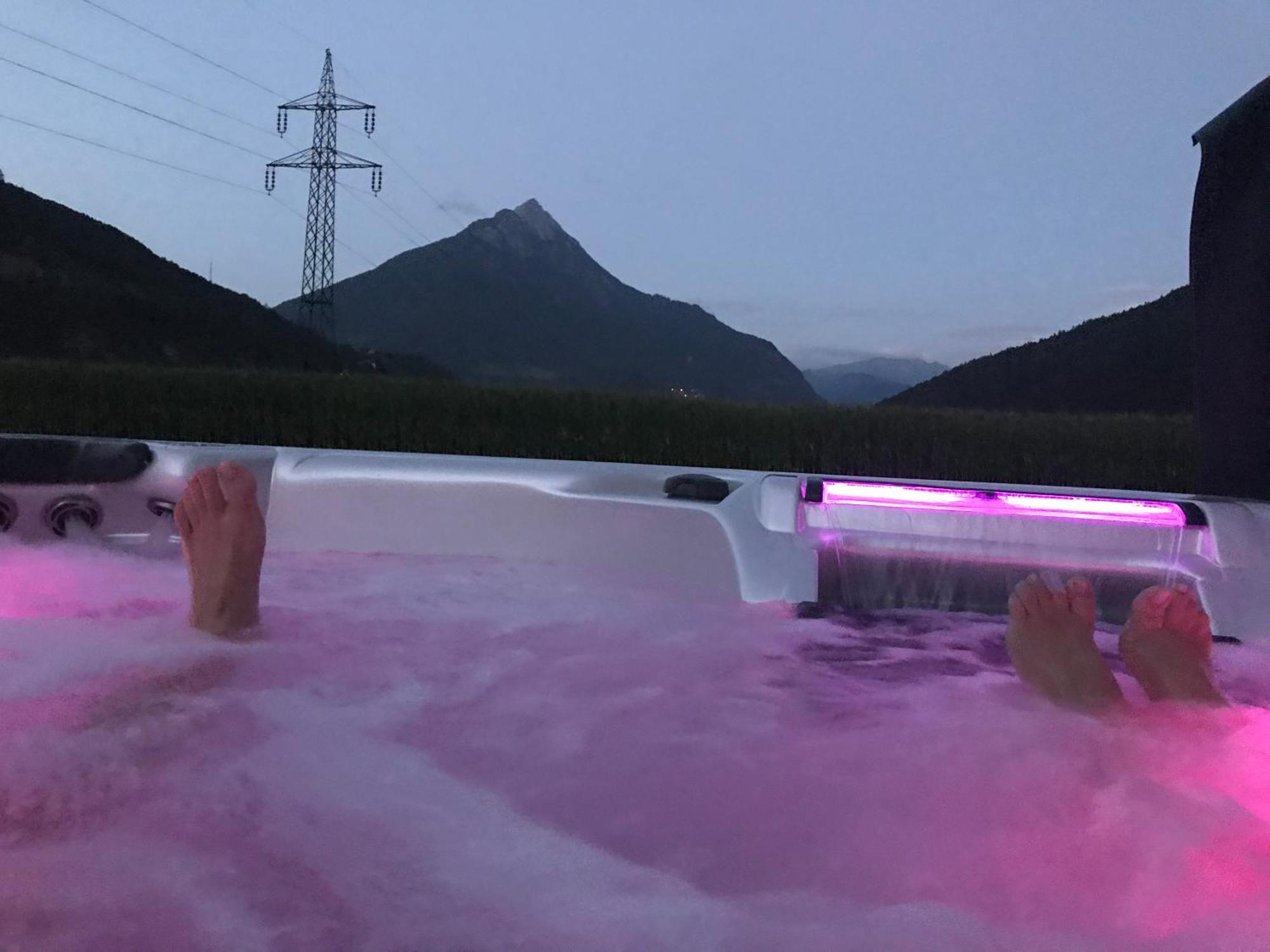 Deluxefort Fuer 10 Gaeste Mit Eigenem Whirlpool Und Fasssauna Imst Exteriér fotografie